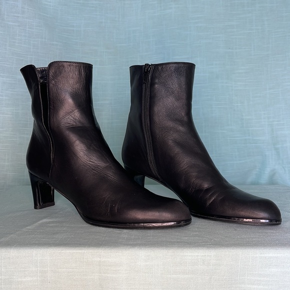 Stuart Weitzman Shoes - Stuart Weitzman | Heeled Booties | Leather | Size 6.5 | Very Good Condition